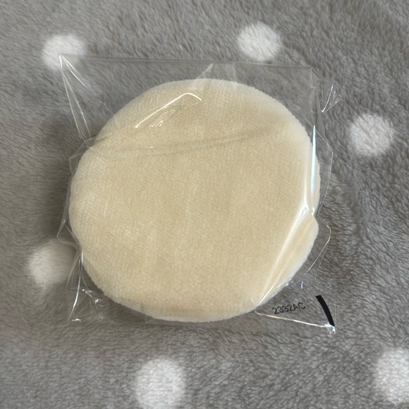 Laura Mercier Translucent Loose Setting Powder&Puff - Picture 12 of 14